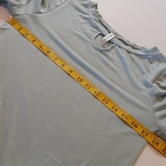 Womens Sz S Green Fairy Keyhole Neckline Ruffle Sleeve Emerald Top - Picture 6 of 8